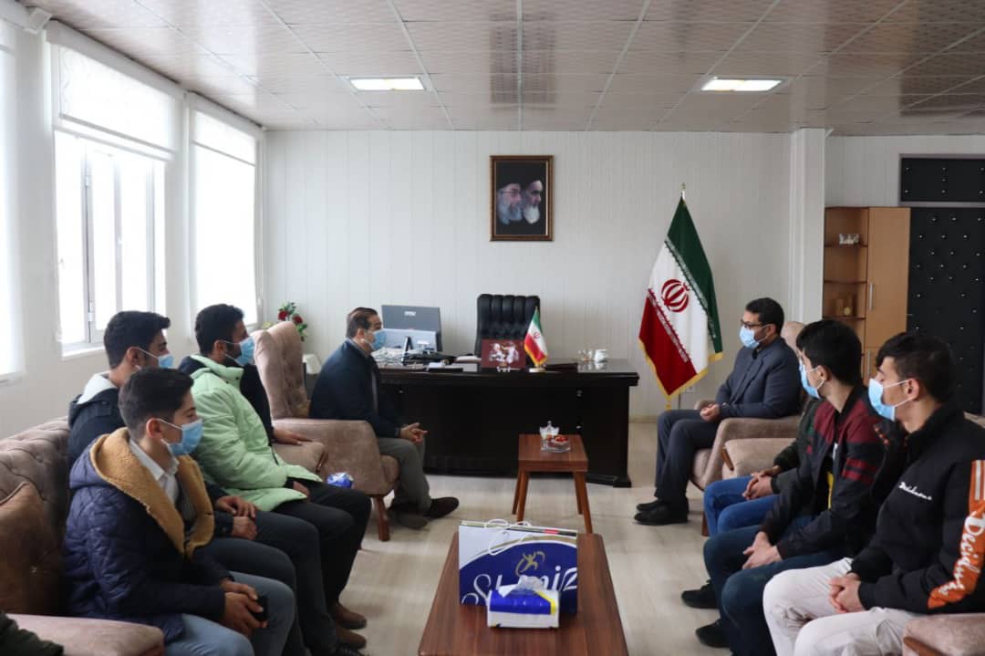 ✅جمعی از ورزشکاران کشتی گیر چالدران باحضور در فرمانداری چالدران باعبدالله نژاد فرماندار این شهرستان دیدار و گفتگو کردند.
