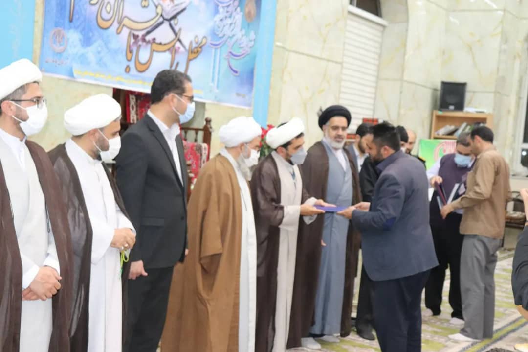 ✅باحضور محمد رضا عبدالله نژاد فرماندارشهرستان چالدران، معاونین فرماندار و حجت الاسلام والمسلمین محمدزاده امام جمعه شهرستان مراسم معنوی محفل انس با قرآن در مسجد جامع روستای سعدل برگزار شد.