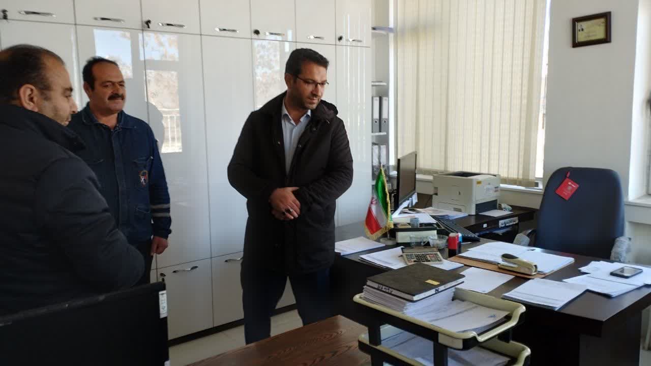 سرکشی و بازدید سرزده محمد رضا عبدالله نژاد فرماندار چالدران از اداره برق شهرستان