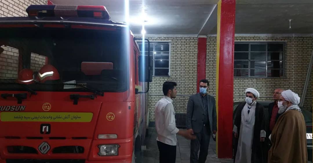 محمد رضا عبدالله نژاد فرماندار شهرستان چالدران به همراه حجت الاسلام والمسلمین محمد زاده امام جمعه شهرستان، از ایستگاه آتش نشانی شهرداری سیه چشمه بازدید کرد.