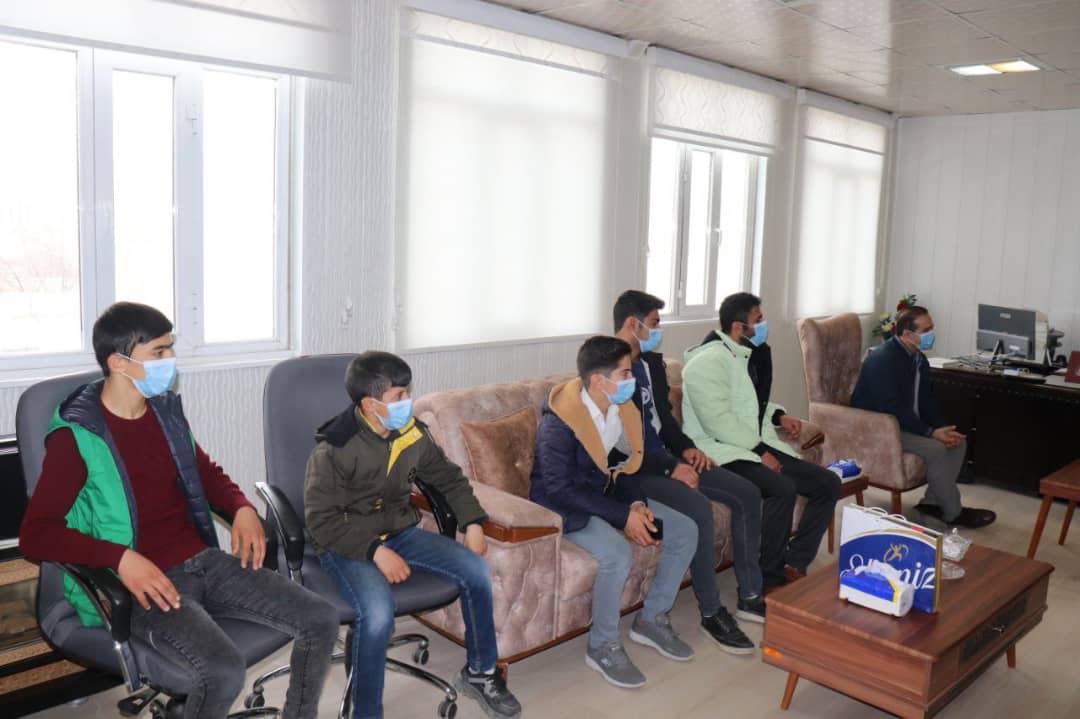 ✅جمعی از ورزشکاران کشتی گیر چالدران باحضور در فرمانداری چالدران باعبدالله نژاد فرماندار این شهرستان دیدار و گفتگو کردند.