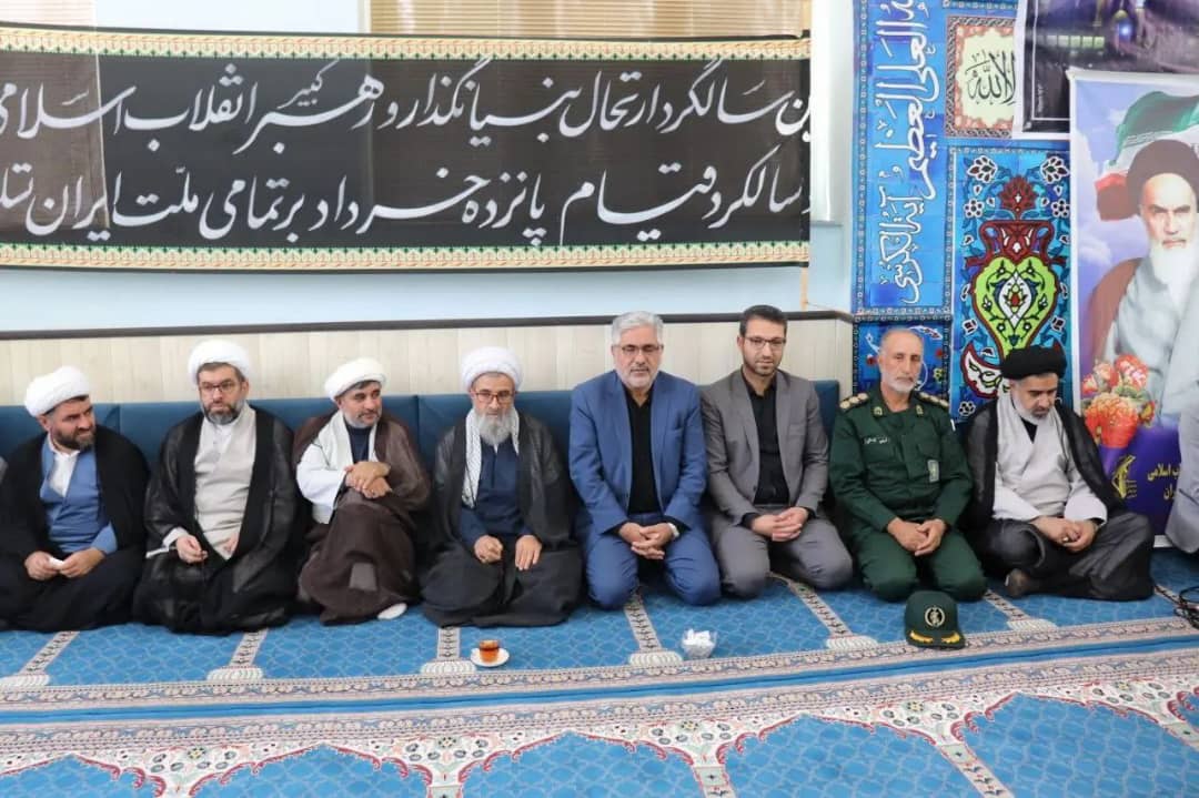 با حضورمحمد رضا عبدالله نژاد فرماندار شهرستان چالدران مراسم سی و سومین سالروز ارتحال حضرت امام خمینی (ره)در مسجد صاحب الزمان (عج) چالدران برگزار شد.