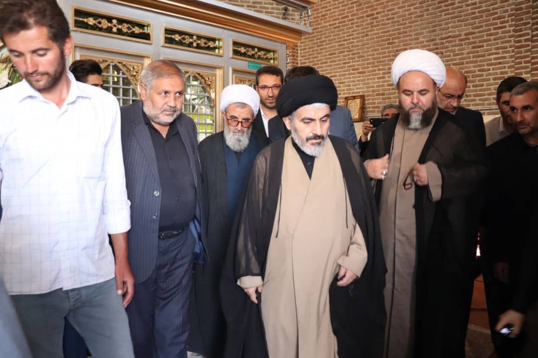 عطر افشانی و غبار روبی مزار سید صدرالدین