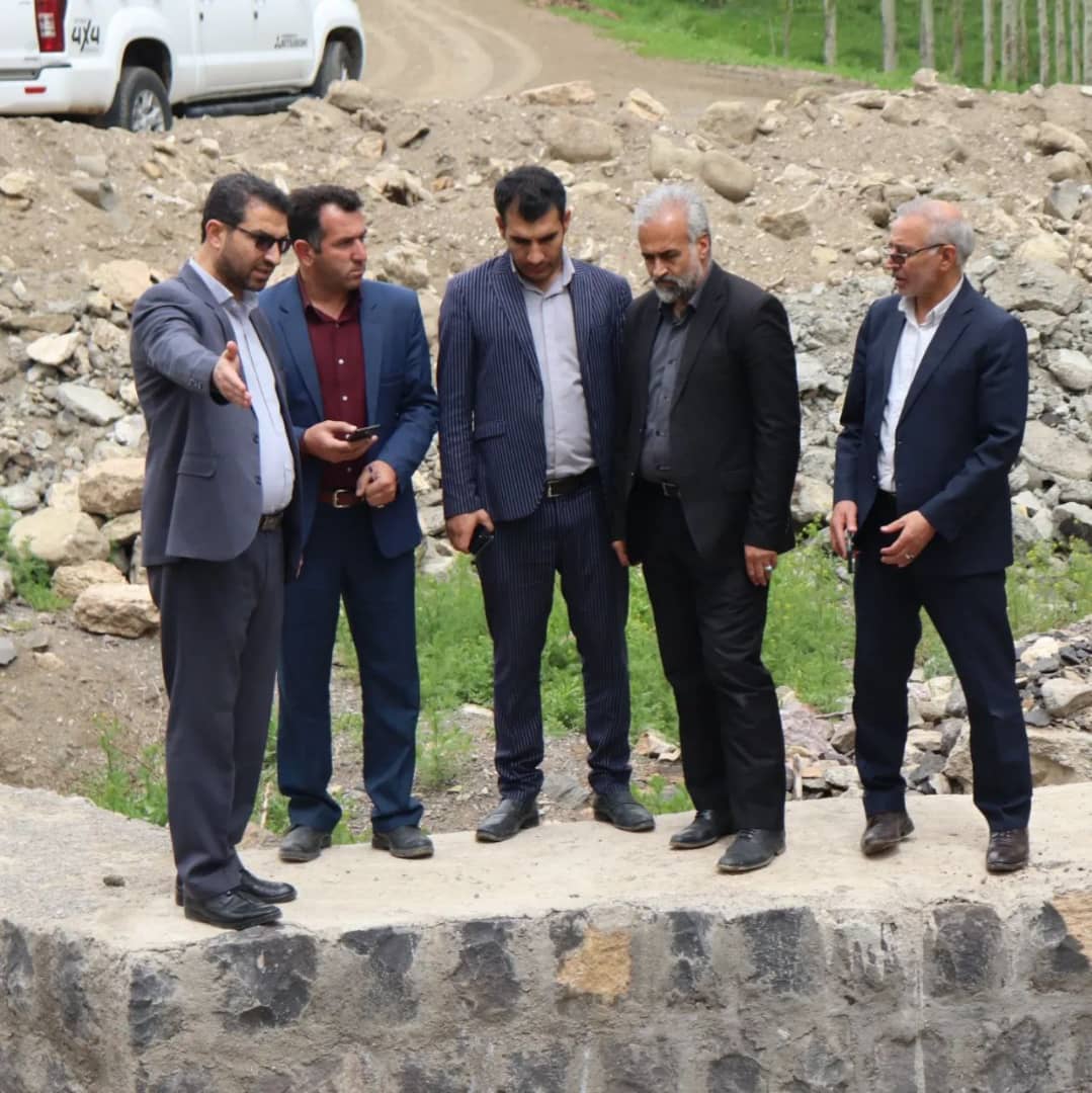 محمد رضا عبدالله نژاد فرماندار شهرستان چالدران به همراه معاونین خود با حضور در روستای مرزعه مسائل و مشکلات این روستا را از نزدیک مورد بحث و بررسی قرار داد.