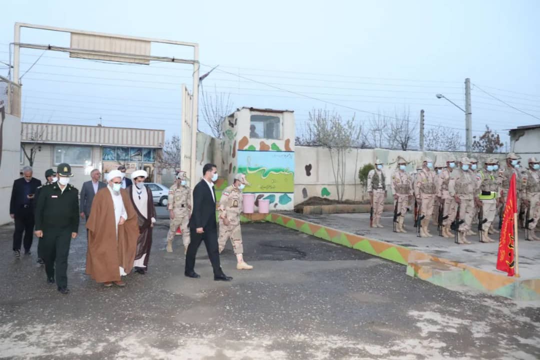 محمد رضا عبدالله نژاد فرماندار شهرستان چالدران با حضور در گردان مرزی چالدران ضمن شرکت در سفره افطاری و اقامه نماز مغرب عشاء با حافظان امنیت دیدار و گفت و گو کرد.