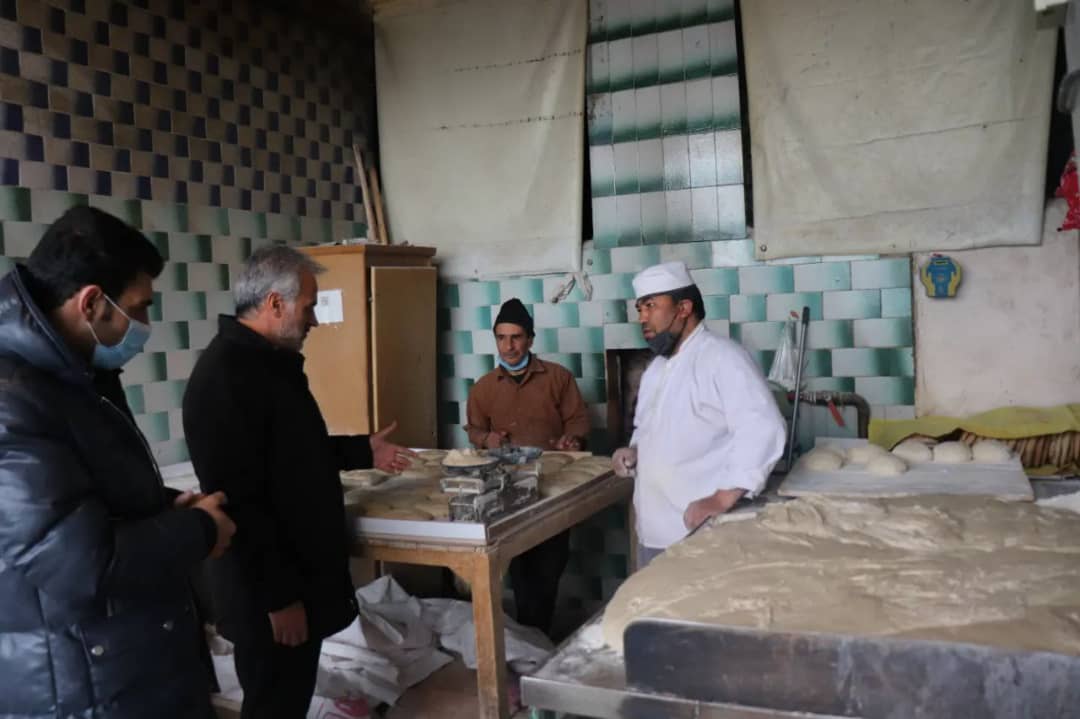 ✅ ابراهیم زاده معاون سیاسی، امنیتی و اجتماعی فرماندار چالدران به منظور رفع مشکلات کمی و کیفی و ساماندهی آرد و نان نانوایی ها به صورت سرزده از این واحدها در سطح شهر بازدید کرد.