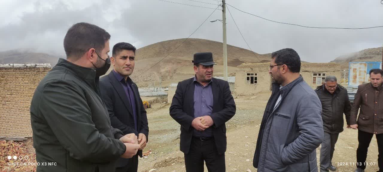📸گزارش تصویری 💢بازدید محمد رضا عبدالله نژاد فرماندار چالدران به همراه بخشدار مرکزی و جمعی از اعضای شورای اداری از روستای صونا بلاغی 🔷فرماندار چالدران در این بازدید دستورات لازم جهت تسطیح وبهسازی