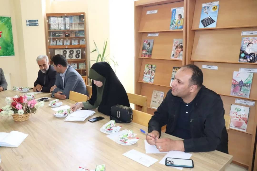 جلسه انجمن کتابخانه های عمومی شهرستان چالدران به ریاست محمد رضا عبدالله نژاد فرماندار چالدران و با حضور اعضای آن در محل کتابخانه عمومی شهید مطهری برگزار شد.