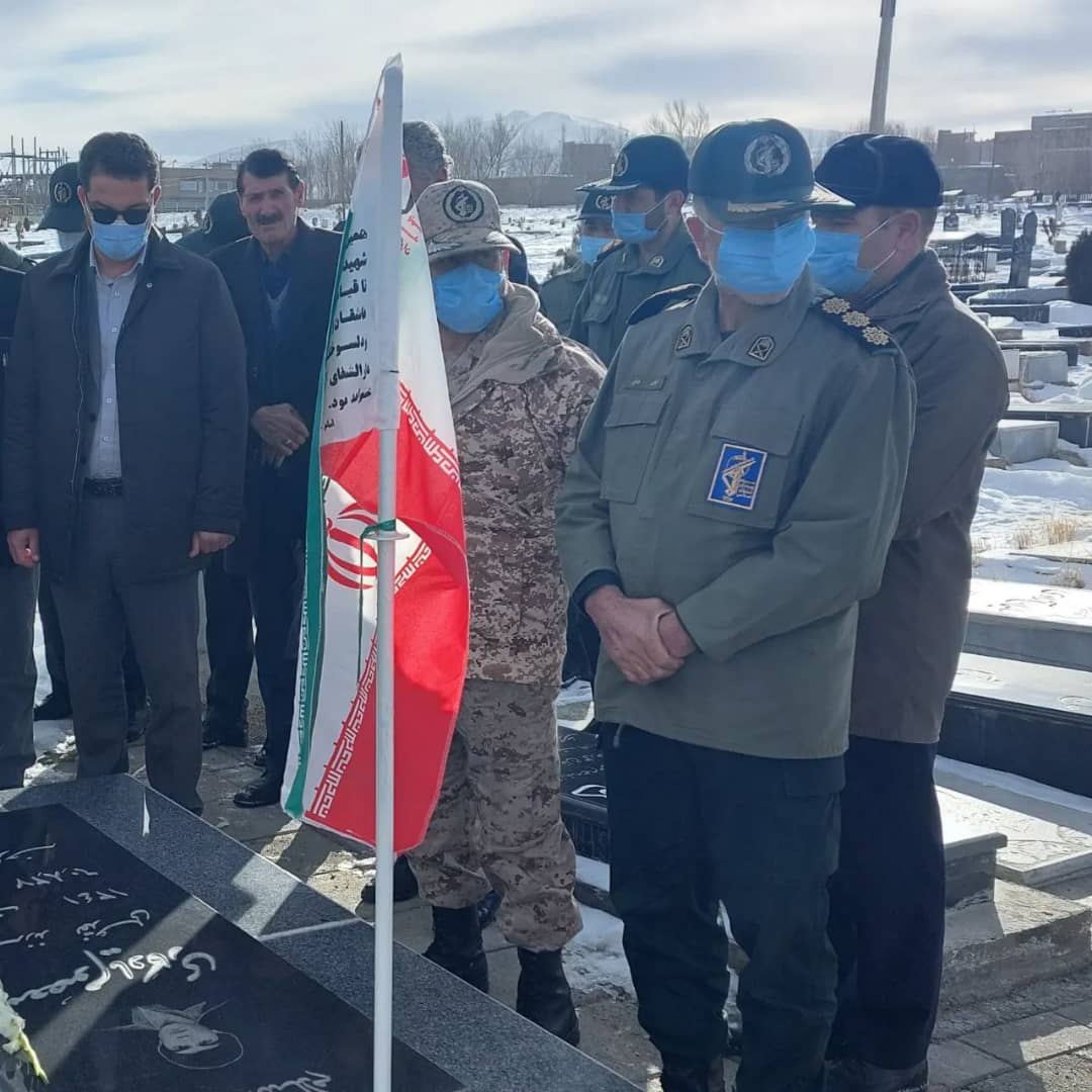 ✅در سومین روز از ایام الله دهه مبارک فجر باحضور عبدالله نژاد فرماندار شهرستان چالدران ،مراسم غبار روبی و عطر افشانی مزار شهدا در چالدران برگزار شد