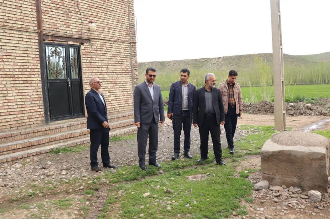 محمد رضا عبدالله نژاد فرماندار شهرستان چالدران به همراه معاونین خود با حضور در روستای شاه گلن مسائل و مشکلات این روستا را از نزدیک مورد بحث و بررسی قرار داد.
