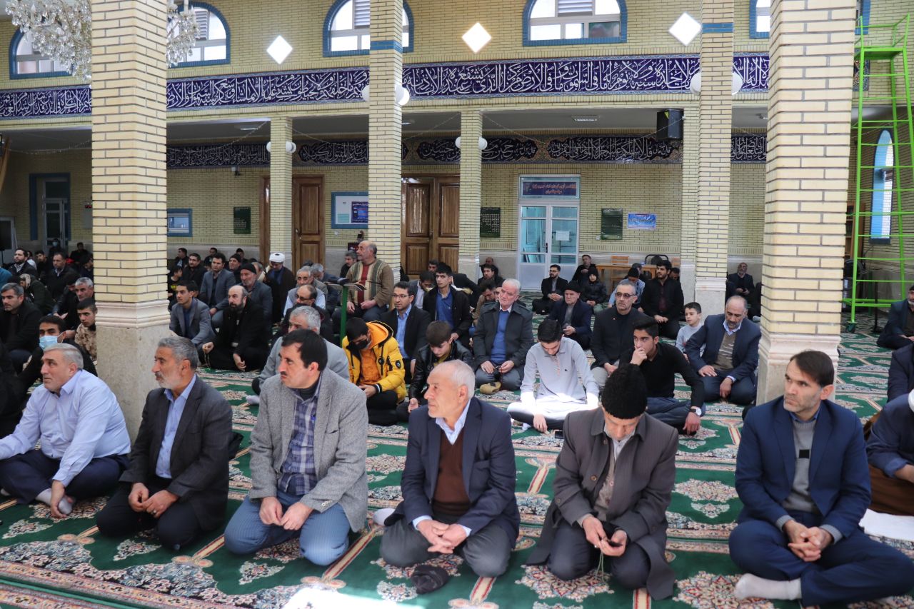 محمد رضا عبدالله نژاد فرماندار شهرستان چالدران با حضور در مسجد جامع این شهرستان در مراسم عبادی سیاسی نماز جمعه این هفته که به امامت حجت الاسلام و المسلمین محمدزاده امام جمعه برگزار شد، شرکت نمود.