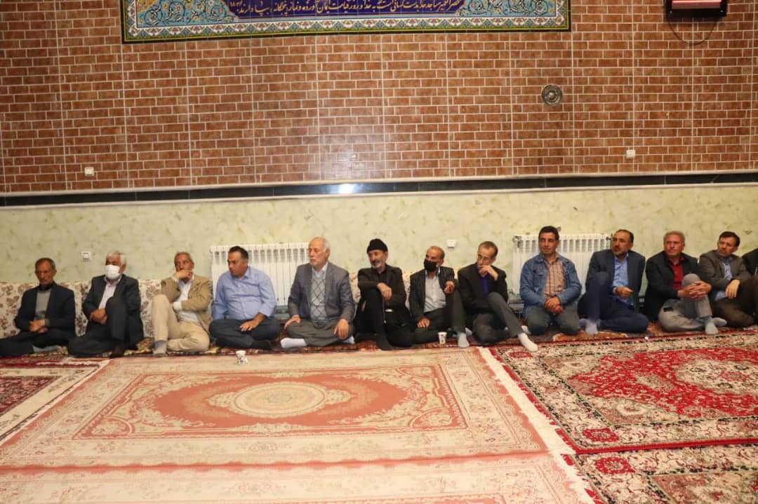  ✅محمد رضا عبدالله نژاد فرماندار شهرستان چالدران با حضور در مسجد جامع شهر آواجیق در قالب دیدار چهره به چهره مسائل و مشکلات مردم را مورد بررسی قرار داد.