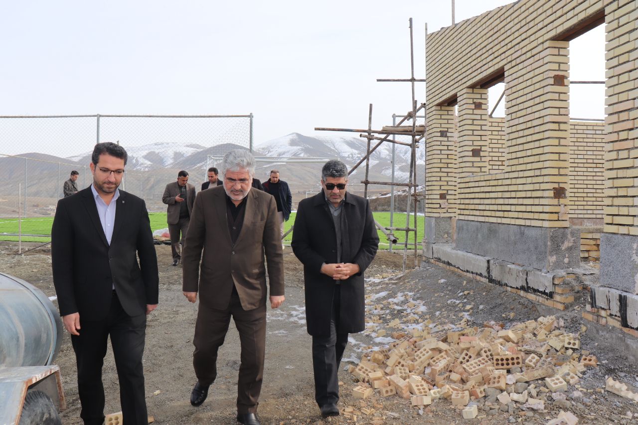 در راستای اجرای مصوبات سفر استاندار آذربایجان غربی ، محمدرضا عبدالله نژاد فرماندار به همراه علیپور نماینده مردم شهرستانهای ماکو و چالدران از پروژه های در حال ساخت روستای قرجه وران بازدید نمودند.