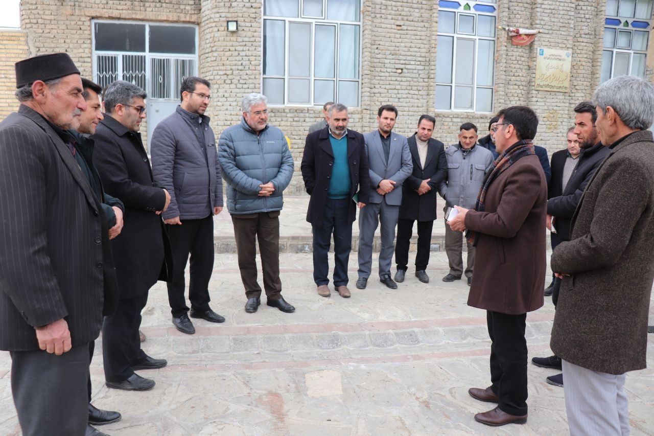 محمدرضا عبدالله نژاد فرماندار چالدران و نماینده مردم شهرستانهای ماکو ، چالدران ، شوط و پلدشت در مجلس شورای اسلامی در روستای میر آباد از توابع بخش مرکزی چالدران حضور یافتند.