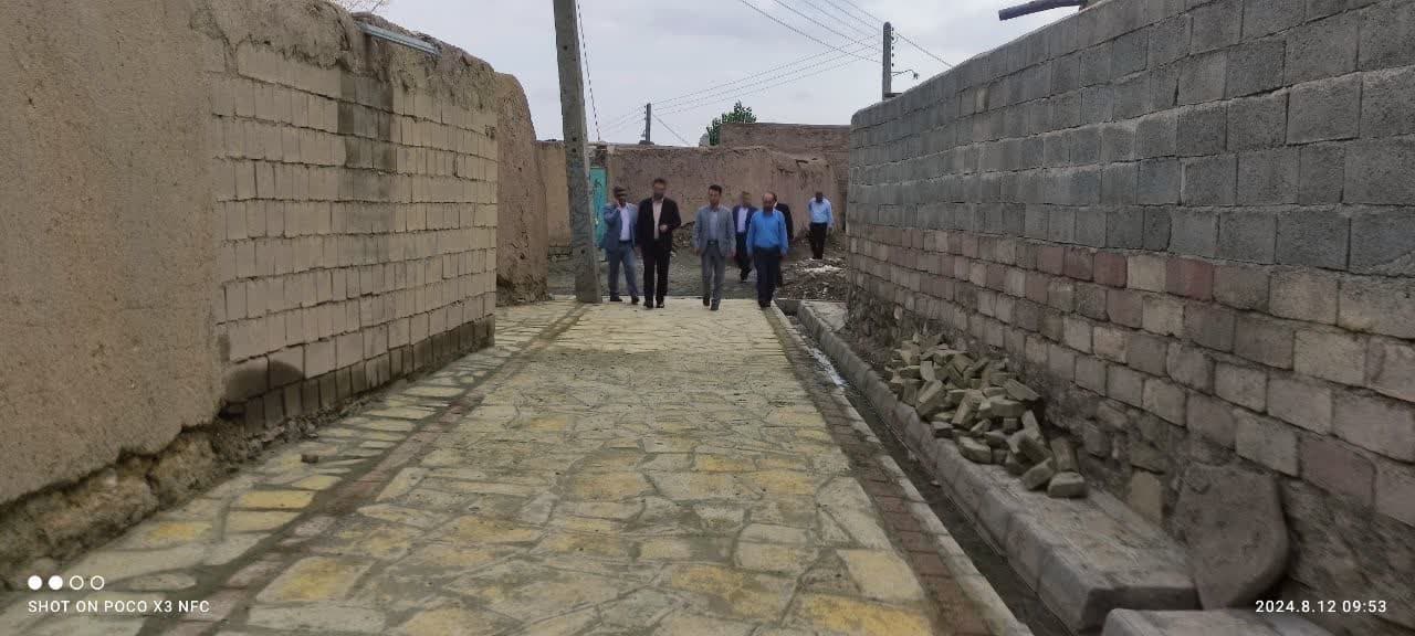 فرماندار چالدران به همراه بخشدار مرکزی از روند اجرائی طرح هادی در روستای قادو کندی بازدید کرد
