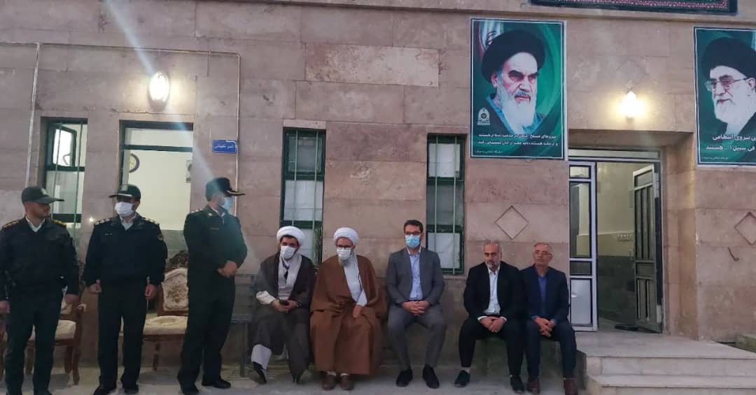عبدالله نژاد فرماندار شهرستان چالدران با حضور در پاسگاه انتظامی قرنقو ضمن شرکت در سفره افطاری با پرسنل این پاسگاه دیدار و با انان به بحث و گفتگو پرداخت.