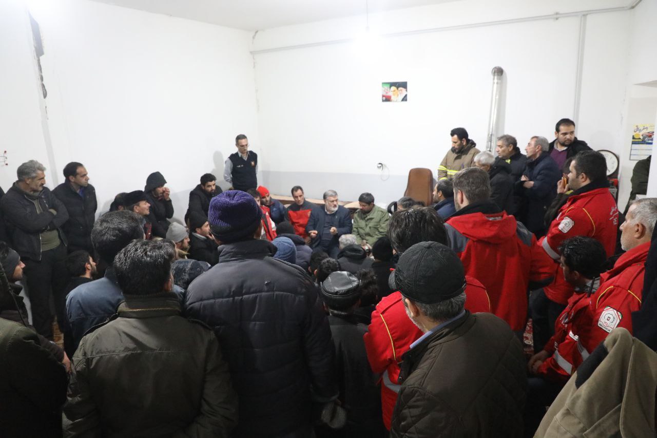 بازدید شبانه استاندار آذربایجانغربی از اردوگاه و کمپ های اسکان اضطراری زلزله زدگان شهرستان خوی