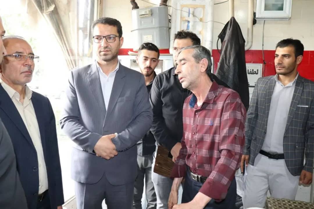 محمد رضاعبدالله نژاد فرماندار شهرستان چالدران در تداوم بازدیدهای میدانی خود از نانوایی ها امروز 28 تیر 1401 به صورت سرزده از چند واحد نانوایی در شهرستان بازدید نمود.