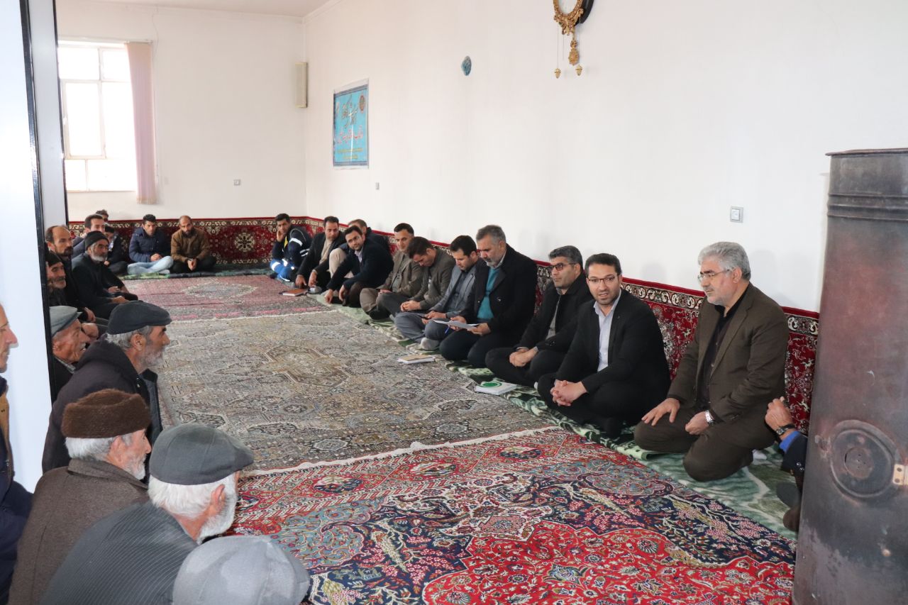 در راستای اجرای مصوبات سفر استاندار آذربایجان غربی ، محمدرضا عبدالله نژاد فرماندار به همراه علیپور نماینده مردم شهرستانهای ماکو و چالدران از پروژه های در حال ساخت روستای قرجه وران بازدید نمودند.