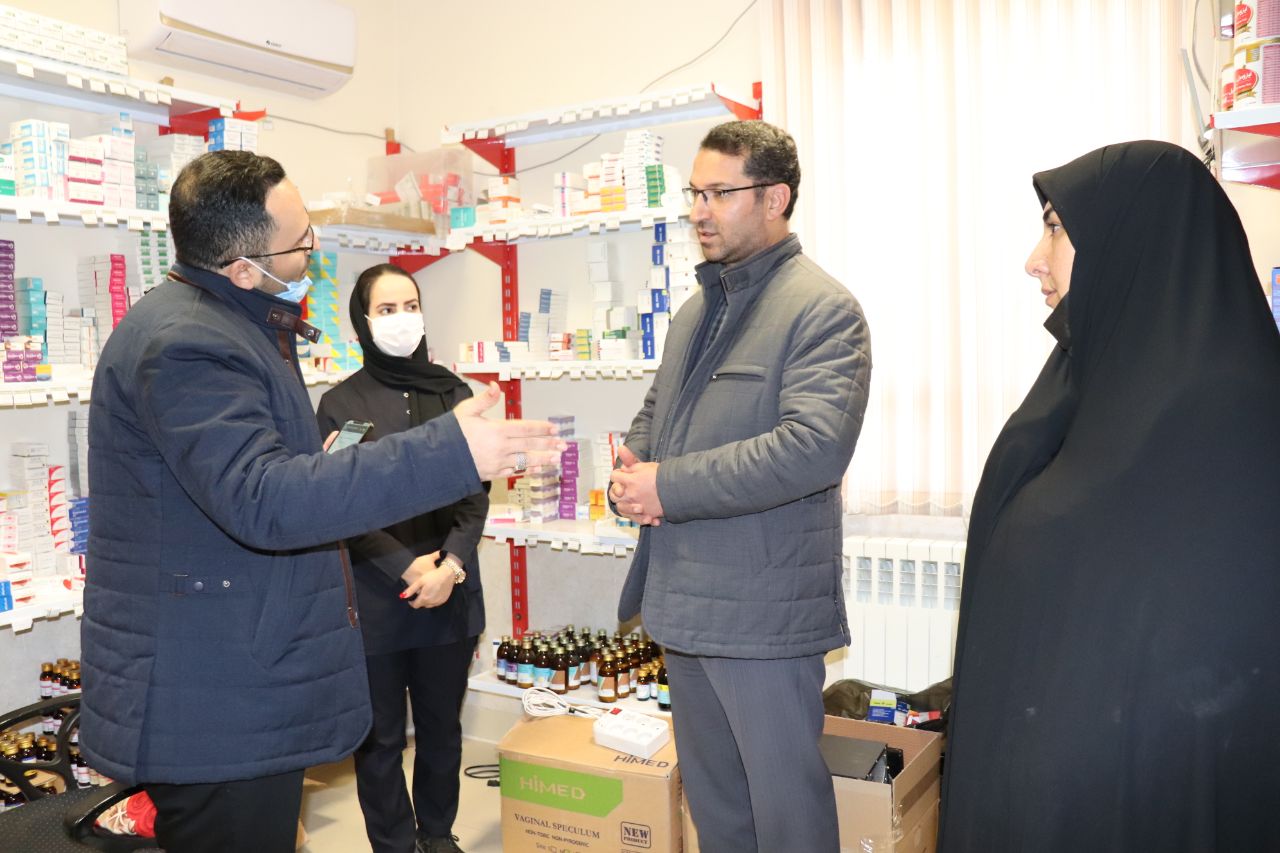 فرماندار چالدران به همراه موسوی بخشدار دشتک و دکتر علیزاده رئیس شبکه بهداشت ودرمان ازروند ارائه خدمات درمانی و بهداشتی مرکز جامع سلامت شهر آواجیق بازدید وبا پرسنل این مرکز دیدار و گفتگو کرد .