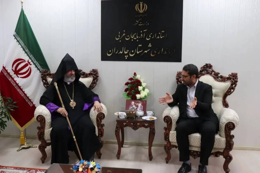  ✅ اسقف گری گور چفت چیان خلیفه ارامنه آذربایجان به همراه اعضای شورای خلیفه گری ارامنه آذربایجان با حضور در فرمانداری چالدران با محمدرضا عبدالله نژاد فرماندار این شهرستان دیدار و گفتگو کردند .