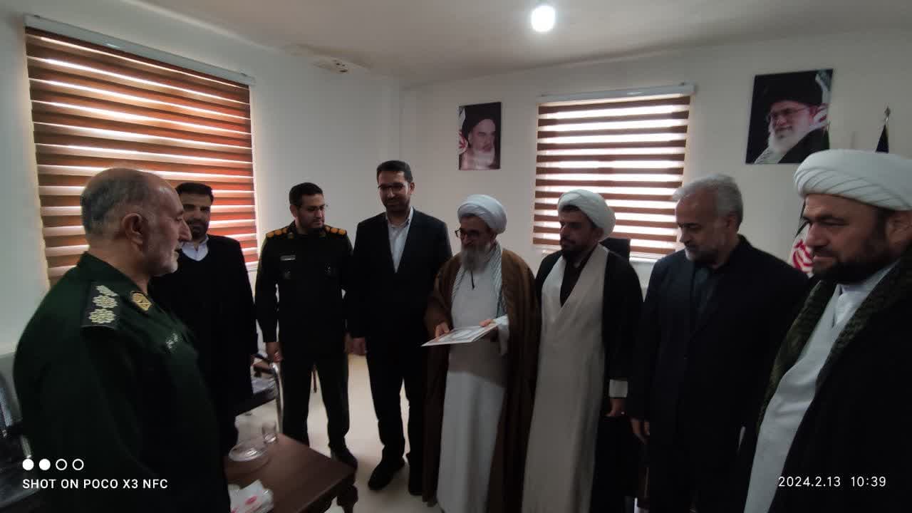 محمدرضاعبدالهنژاد فرماندارورئیس شورای تامین شهرستان چالدران به مناسبت ولادت حضرت امام حسین (ع) و روز پاسدار در محل دفتر فرماندهی سپاه دیدار و گفتگو کردند.