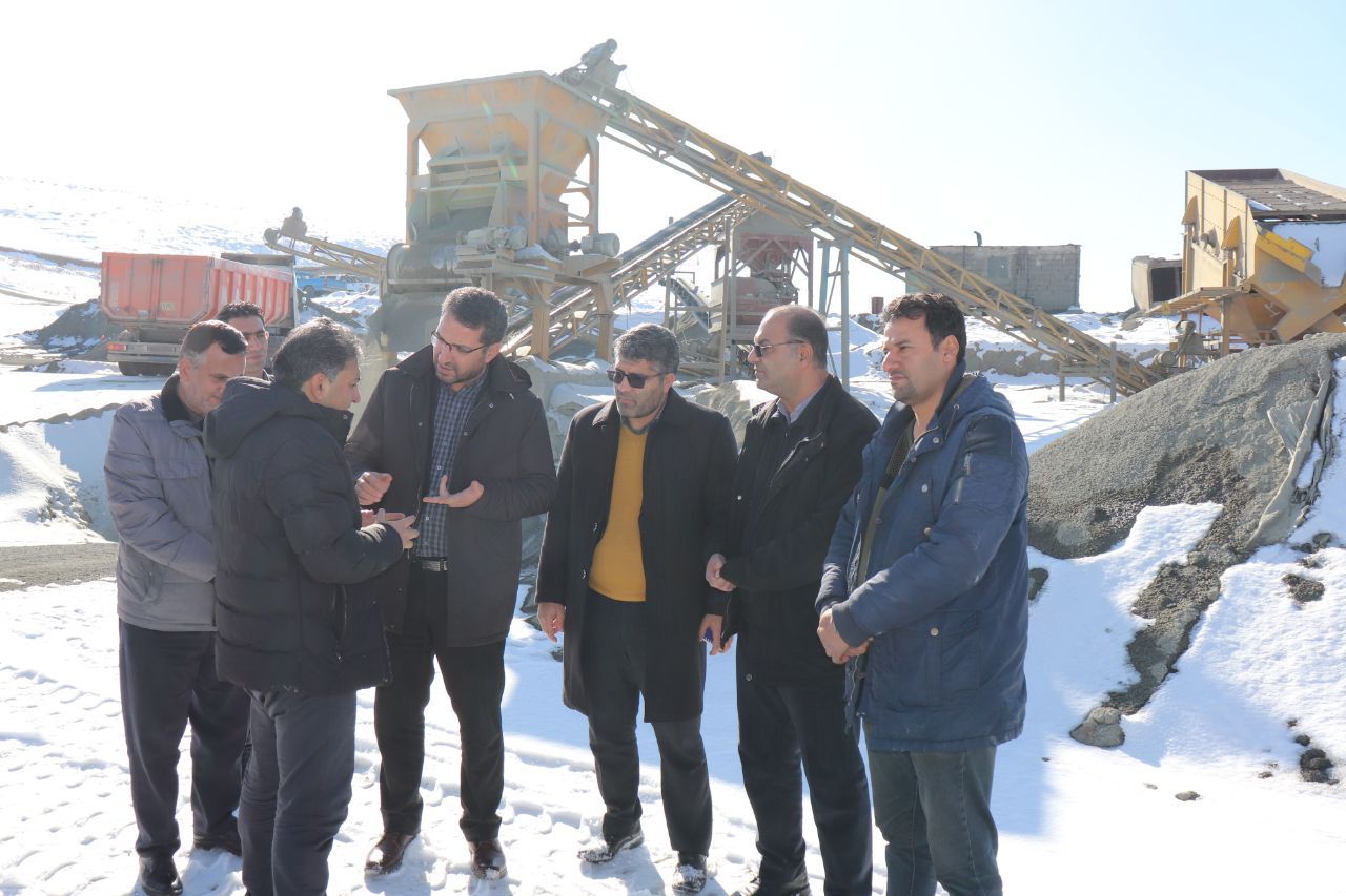 بازدید میدانی فرماندار چالدران از معدن فعال سنگ آهن واقع در روستای انبار ماران
