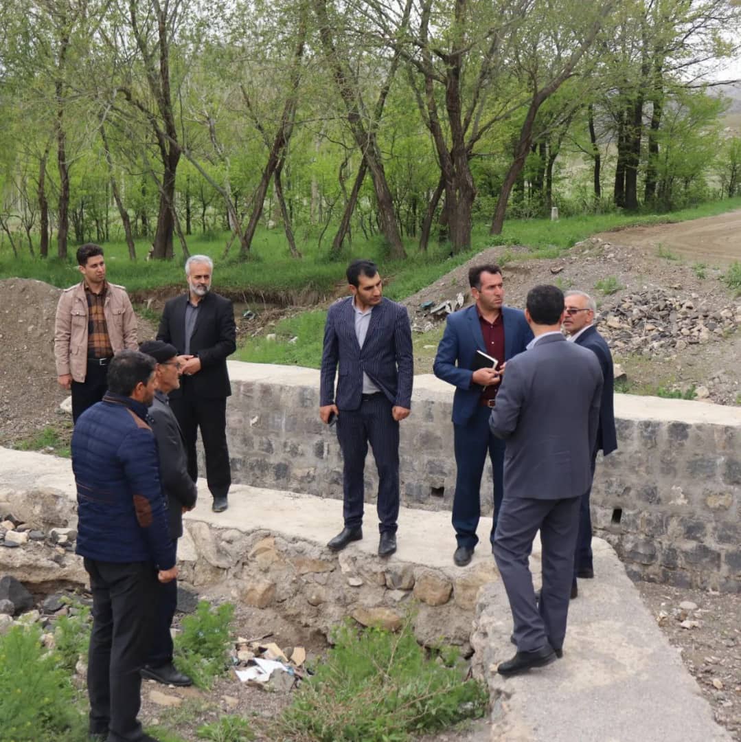 محمد رضا عبدالله نژاد فرماندار شهرستان چالدران به همراه معاونین خود با حضور در روستای مرزعه مسائل و مشکلات این روستا را از نزدیک مورد بحث و بررسی قرار داد.