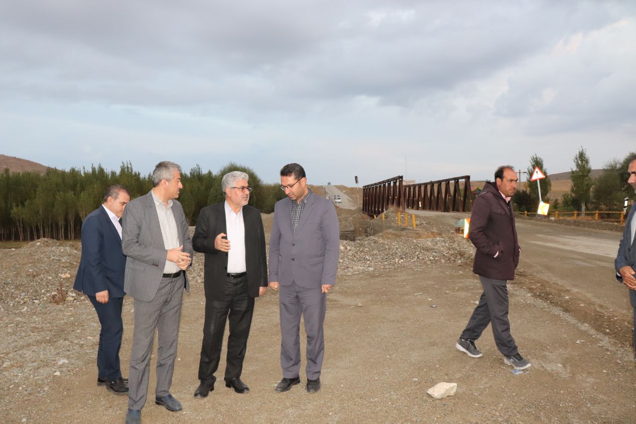 بازدید فرماندار از پل روستای قرخ بلاغ