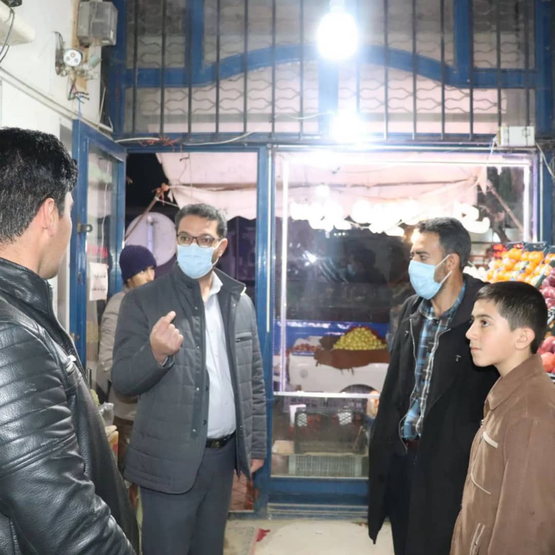 ✅عبدالله نژاد فرماندارشهرستان چالدران در راستای تنظیم بازار ضمن دیدار با بازاریان و میوه فروشان چالدران در یک دیدار صمیمی مسائل و مشکلات آنان را مورد بحث و بررسی قرار دادند.