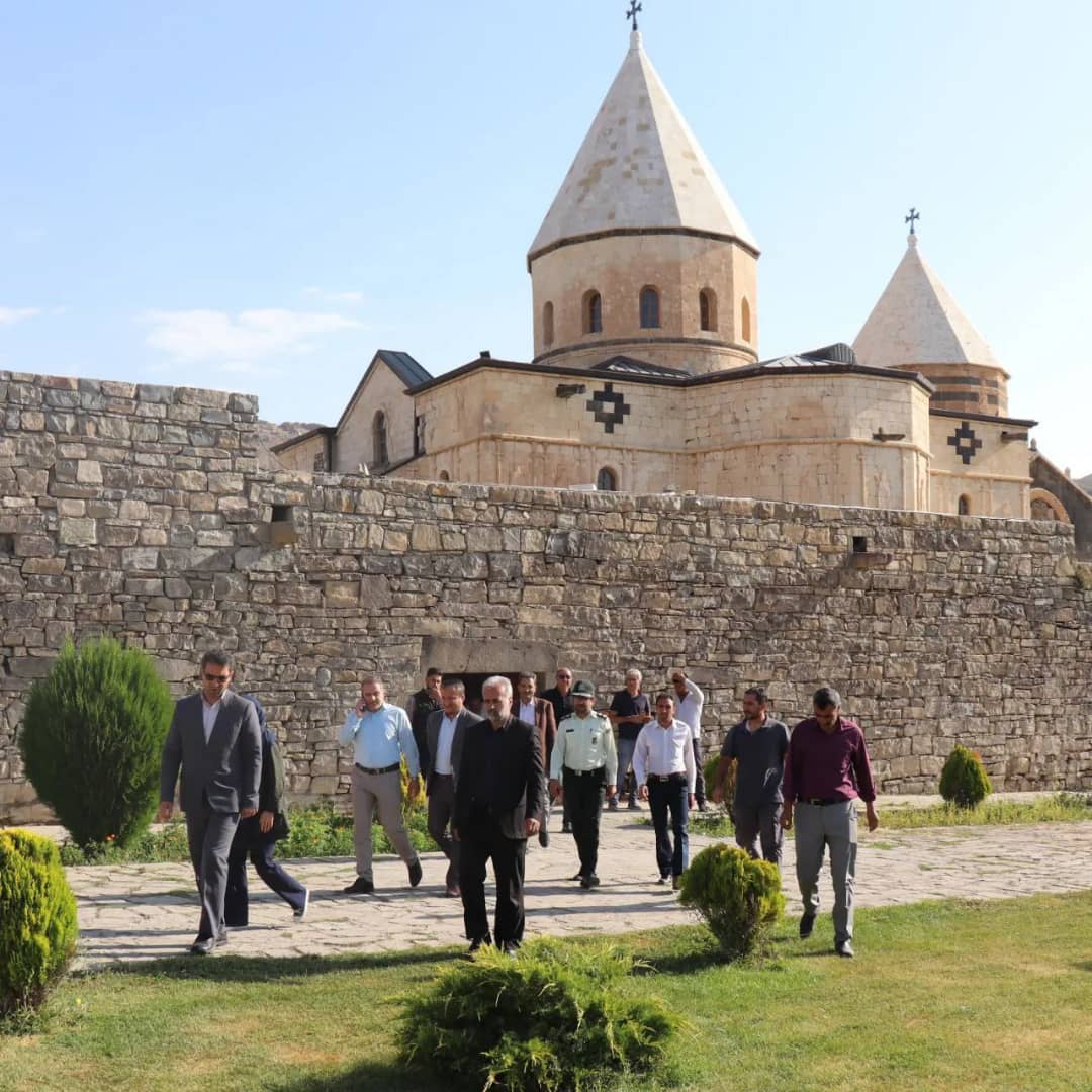 محمد رضا عبدالله نژاد فرماندار شهرستان چالدران در جهت نحوه  ارائه  خدمات بهتر به شرکت کنندگان در مراسم سالیانه مذهبی قره کلیسا، از این مکان بازدید کردند