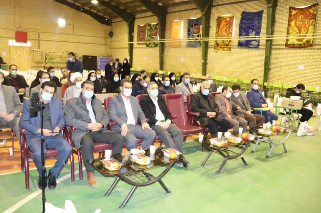 ✅در آستانه سال جدید با حضور عبدالله نژاد فرماندارشهرستان چالدران، حجت الاسلام والمسلمین محمدزاده امام جمعه شهرستان 600 بسته معیشتی تهیه و بین نیازمندان توزیع گردید.