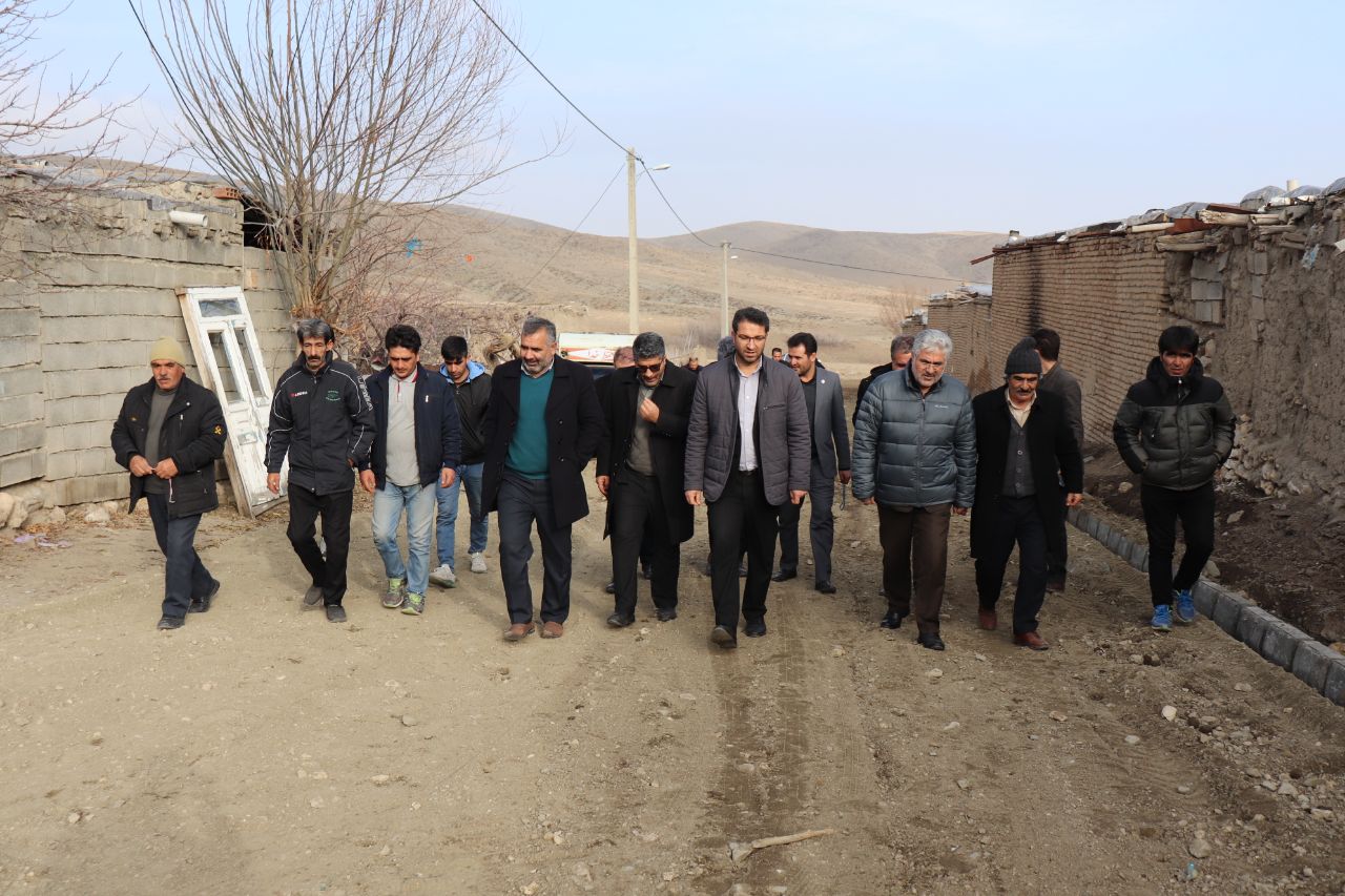 محمدرضا عبدالله نژاد فرماندار و علی پور نماینده مردم شهرستانهای ماکو ، چالدران ، شوط و پلدشت در مجلس شورای اسلامی در روستاهای کران علیا و سفلی حضور یافتند.