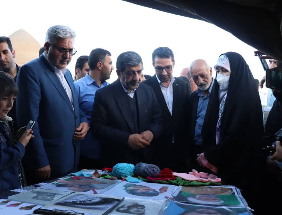 ضرغامی وزیر میراث فرهنگی و گردشگری و صنایع دستی درادامه سفر خود به چالدران به همراه عبدالله نژادفرماندار چالدران از مقبره سید صدرالدین بازدید نمودند.