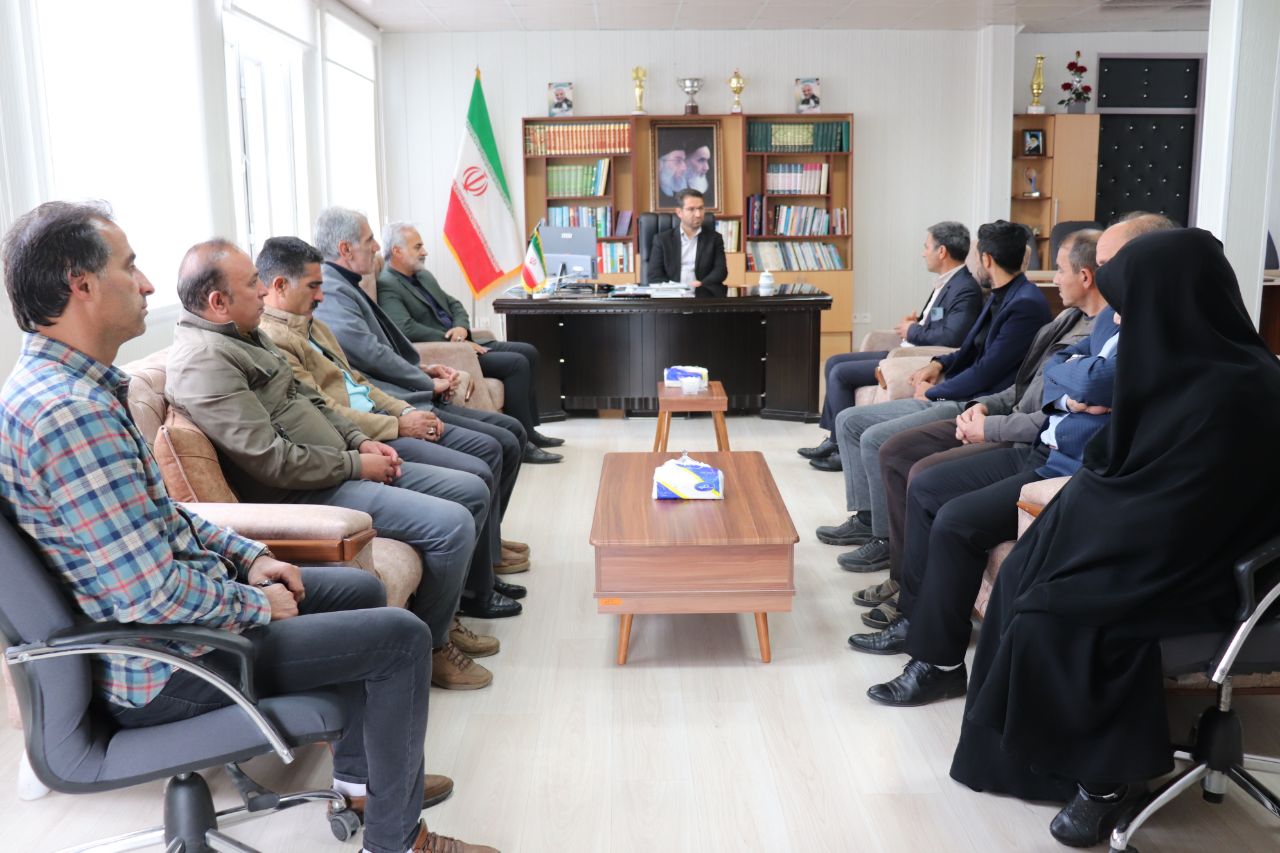دیدار رئیس اداره ورزش و جوانان و رسای هیئت های ورزشی شهرستان چالدران با فرماندار
