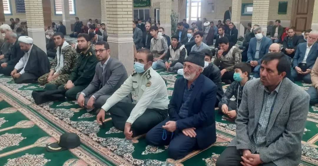 محمدرضا عبدالله نژاد فرماندار شهرستان چالدران با حضور در مسجد جامع این شهر، در مراسم عبادی سیاسی نماز جمعه این هفته شرکت نمود.