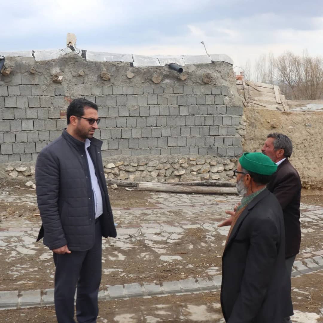 ✅عبدالله نژاد فرماندار شهرستان چالدران ، با حضور در روستای بابا احمد ضمن بازدید از روستا از نزدیک مسائل و مشکلات اهالی روستا را مورد بحث و بررسی قرار دادند.