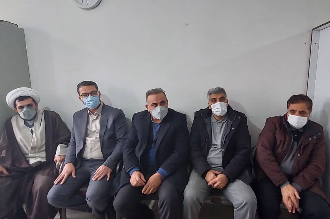 ✅عبدالله نژاد فرماندار چالدران به همراه حجت الاسلام والمسلمین واحدی فرد رئیس دادگستری با حضور در محل دفتر شورای حل اختلاف دادگستری چالدران ضمن بررسی مسائل آنان ازخدمات آنان نیز تجلیل نمودند.