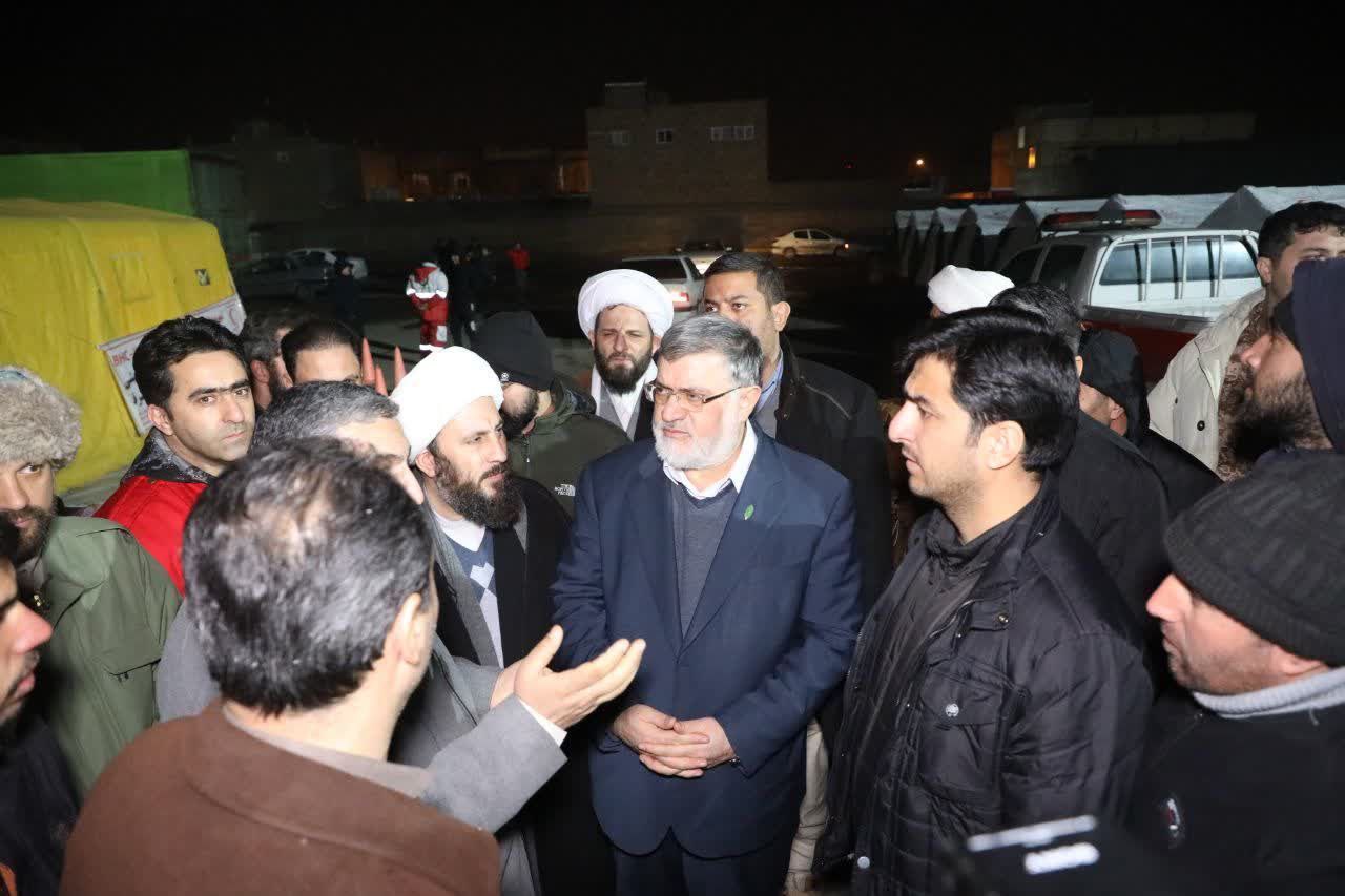 بازدید شبانه استاندار آذربایجانغربی از اردوگاه و کمپ های اسکان اضطراری زلزله زدگان شهرستان خوی