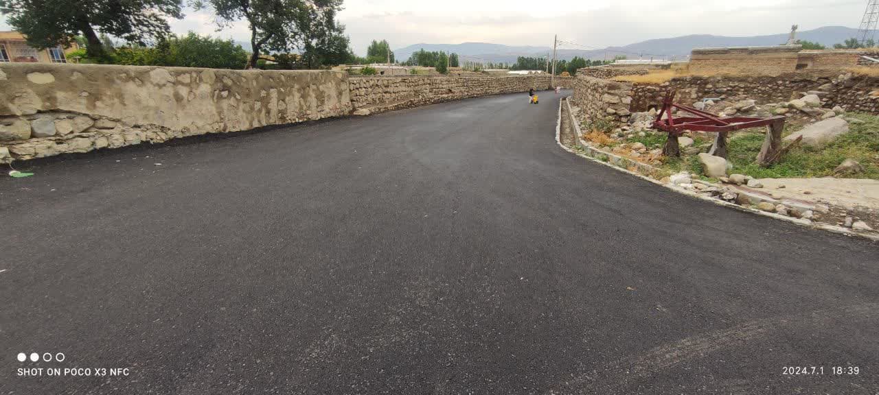 بازدید محمد رضا عبداله نژاد فرماندار چالدران از طرح آسفالت معابر روستای سعدل