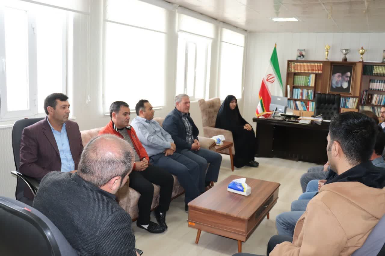 دیدار بخشدار دشتک و اعضای شورای اسلامی ، شهردار شهر آواجیق به مناسبت سال جدید  با فرماندار