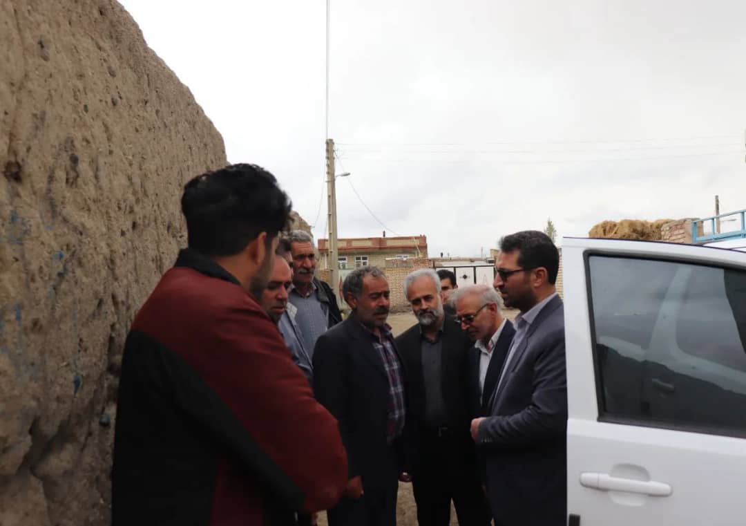 محمد رضا عبدالله نژاد فرماندار شهرستان چالدران به همراه معاونین خود با حضور در روستای تازه کند مسائل و مشکلات این روستا را از نزدیک مورد بحث و بررسی قرار داد.