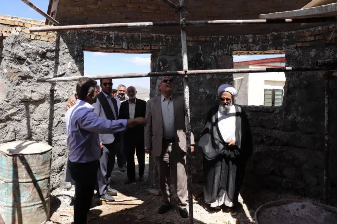 محمدرضا عبدالله نژاد فرماندار چالدران به همراه نماینده مردم شهرستانهای ماکو ، چالدران، شوط و پلدشت در مجلس شورای اسلامی از روند اجرایی مجتمع رفاهی، تفریحی، گردشگری و آب درمانی ایسی سو بازدید نمودند.