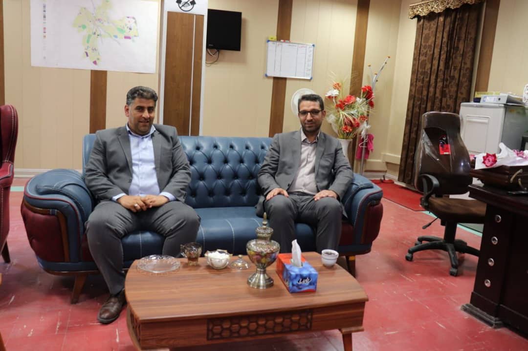 ✅دیدار فرماندارشهرستان چالدران با شهردار سیه چشمه به مناسبت روز شهرداری و دهیاریها