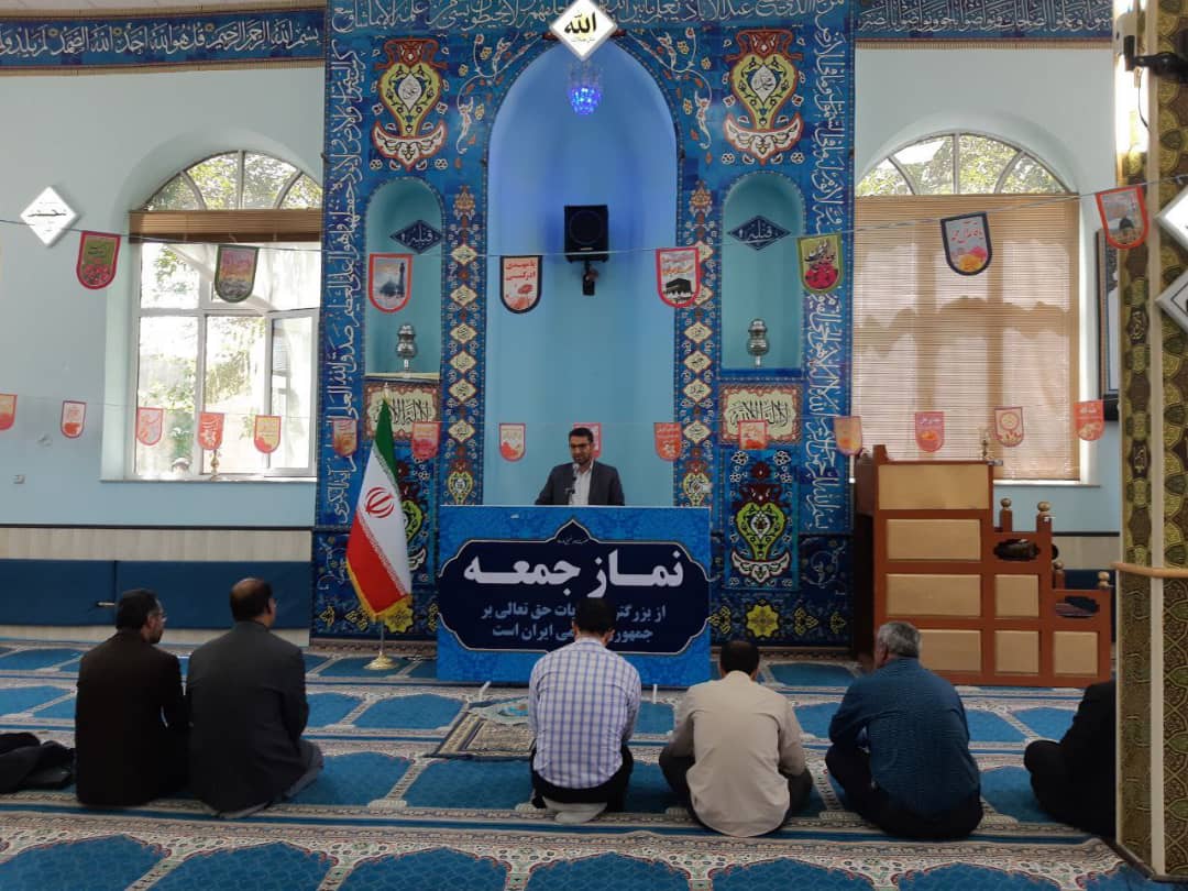 محمدرضا عبدالله نژاد فرماندار شهرستان چالدران به مناسبت گرامی داشت هفته مبارزه با مواد مخدر قبل از خطبه های نماز جمعه در خصوص مواد مخدر و آسیب های ناشی از آن به سخنرانی پرداخت.