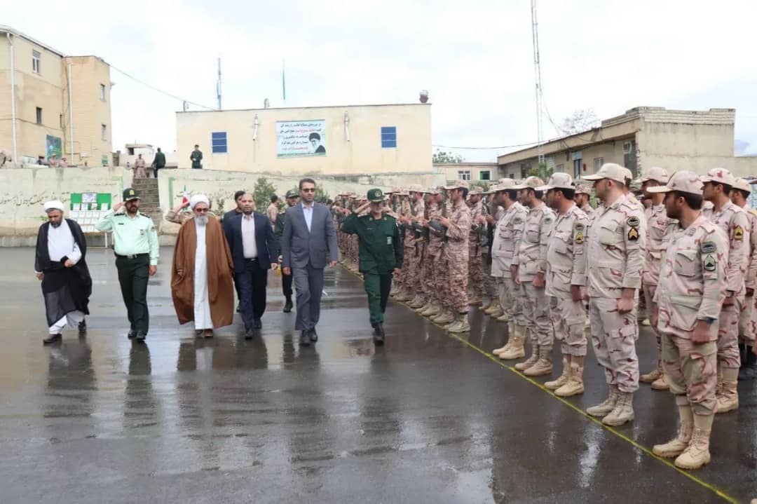 همزمان با سوم خرداد روز مقامت، ایثار و پیروزی؛  با حضور عبدالله نژاد فرماندار چالدران مراسم صبحگاه مشترک  نیروهای مسلح این شهرستان در محل میدان صبحگاه  سپاه چالدران  برگزار شد .