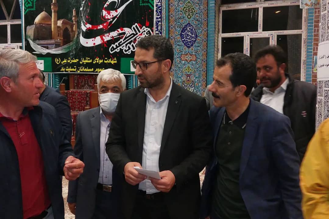  ✅محمد رضا عبدالله نژاد فرماندار شهرستان چالدران با حضور در مسجد جامع شهر آواجیق در قالب دیدار چهره به چهره مسائل و مشکلات مردم را مورد بررسی قرار داد.