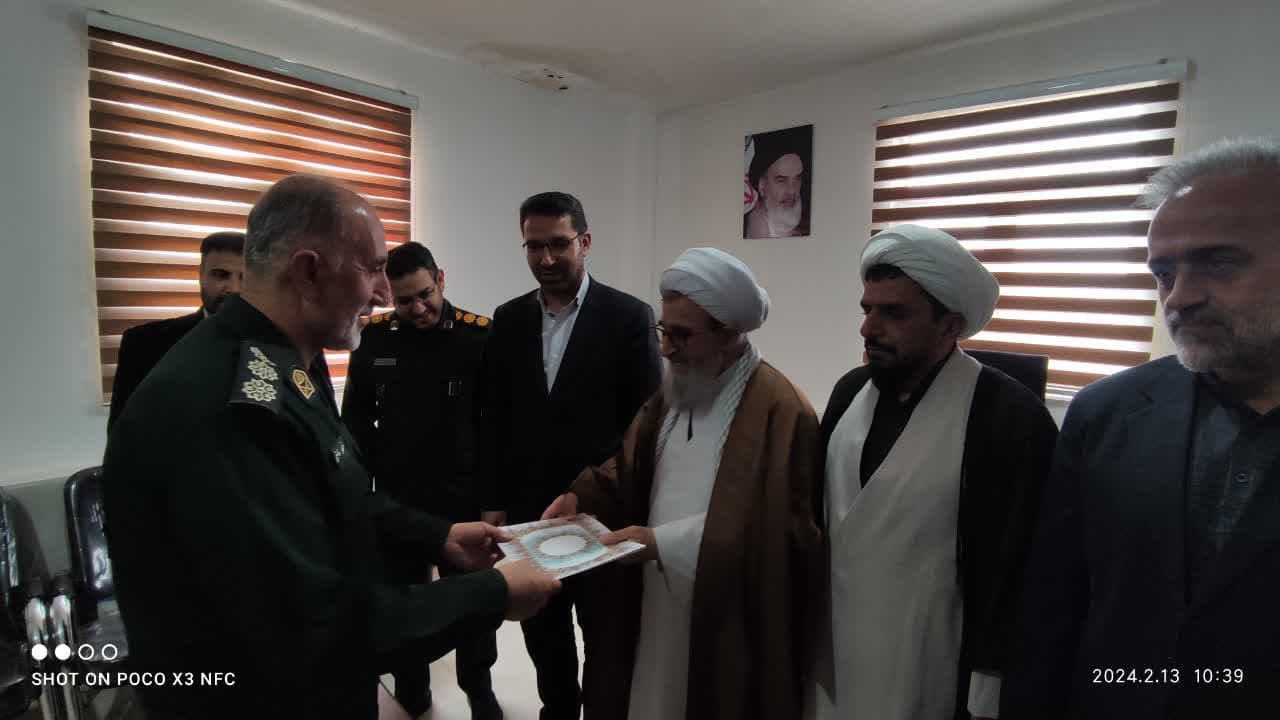 محمدرضاعبدالهنژاد فرماندارورئیس شورای تامین شهرستان چالدران به مناسبت ولادت حضرت امام حسین (ع) و روز پاسدار در محل دفتر فرماندهی سپاه دیدار و گفتگو کردند.