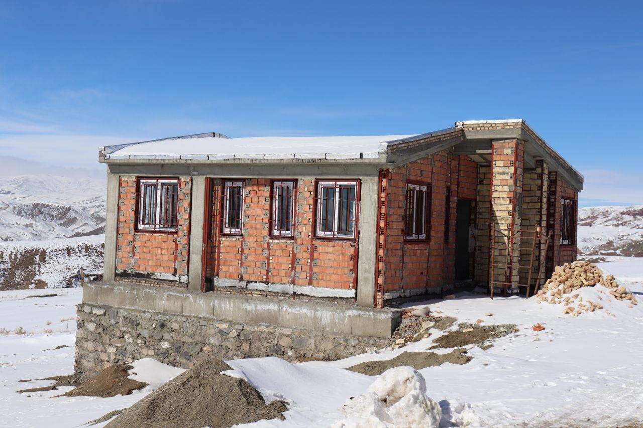 فرماندار چالدران از روند اجرایی احداث خانه بهداشت روستای سازآغل بازدید کرد