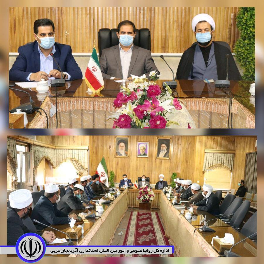 ✅با حضور محمد زاده فرماندار شهرستان ،حجت الاسلام آقائی امام جمعه و جمعی از روحانیون اهل تشیع و تسنن شهرستان چالدران جلسه هم اندیشی توسعه چالدران در حوزه مختلف در سالن جلسات فرمانداری این شهرستان بر